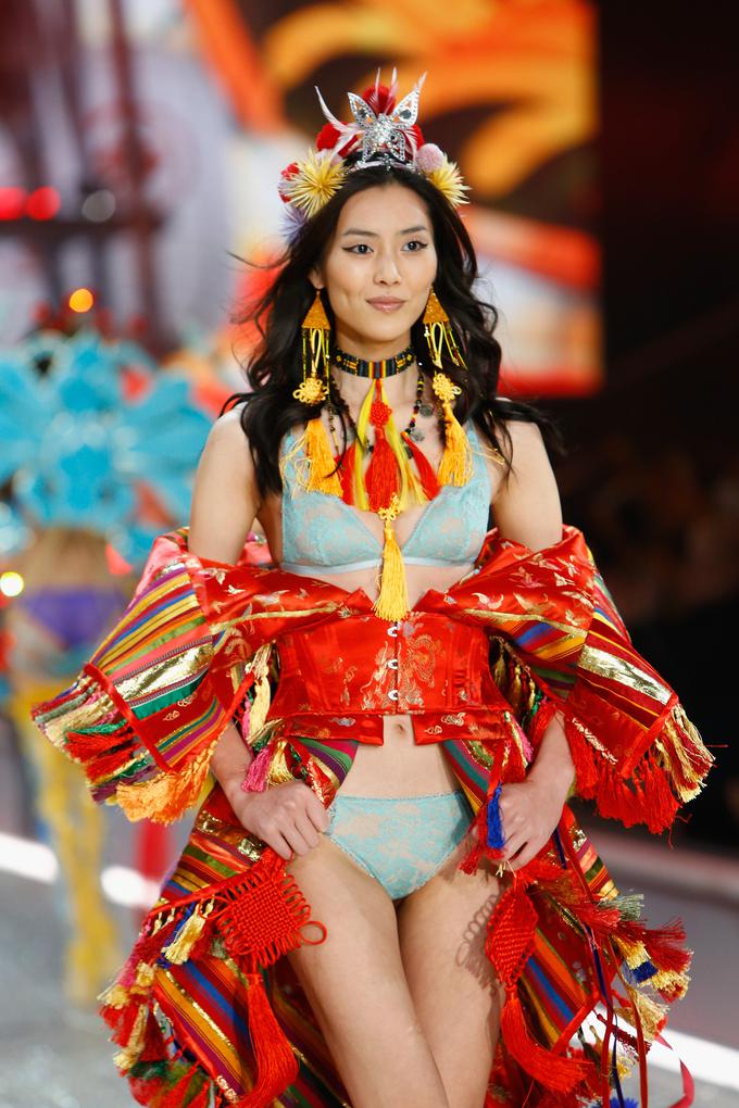 Prva kitajska manekenka, ki je sodelovala na reviji Victoria's Secret. Danes živi v New Yorku in najpogosteje sodeluje z Estée Lauder in La Perlo. | Foto: Getty Images