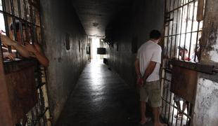 V Braziliji dva zapornika obglavili, ostale pa vrgli s strehe zapora