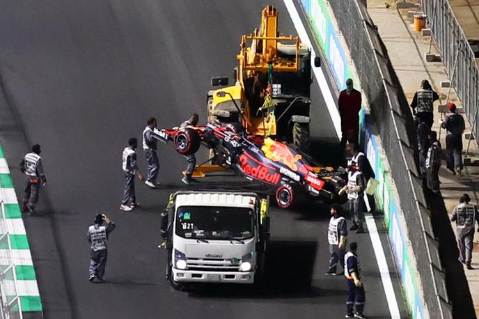 Max Verstappen Savdska Arabija | Max Verstappen je v zadnjem zavoju zadnjega kvalifikacijskega kroga "poljubil" betonski zid. | Foto Guliver Image