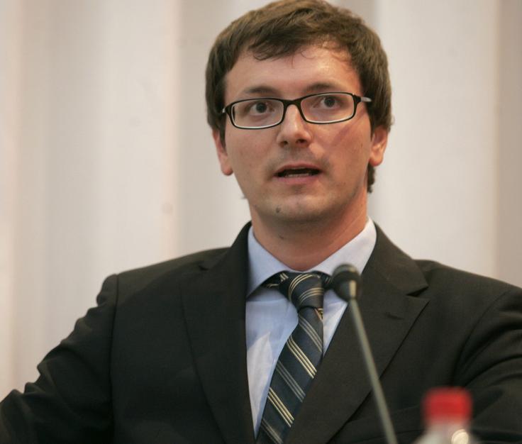 "Takšen pristop prodaje povzroča veliko negotovosti, kar se v finančnem svetu plačuje z nižjo ceno." | Foto: STA ,