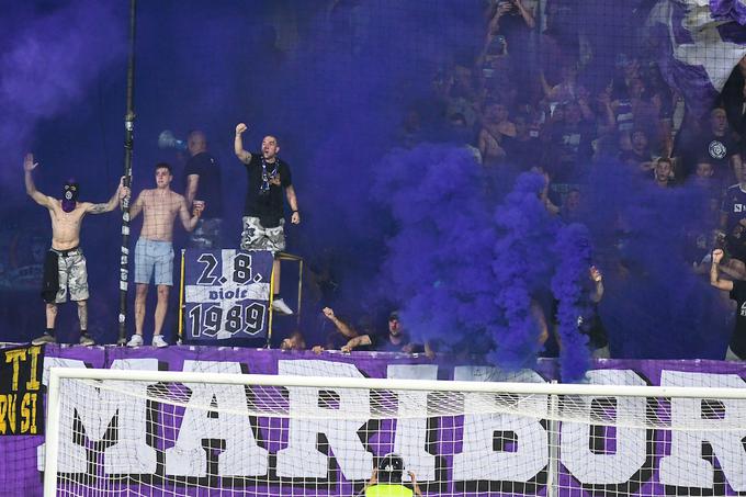 Navijači Maribora so po tekmi v Kidričevem izrazili nezadovoljstvo z razpletom. | Foto: Miloš Vujinović/Sportida