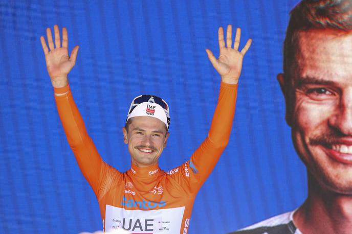 Jay Vine | Jay Vine je kljub bližnjemu srečanju s kengurujem obdržal zmago na dirki Tour Down Under.  | Foto Reuters