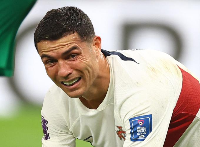 Lani je Cristiano Ronaldo nepričakovano na SP izpadel v četrtfinalu proti Maroku. | Foto: Reuters
