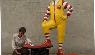 Banksy je zloščil čevlje Ronalda McDonalda