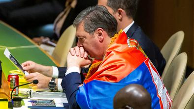 Teroristični napad v Srbiji: Napadalec nad policista s samostrelom
