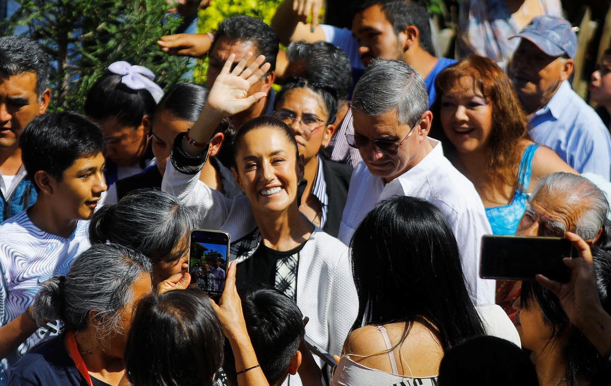 Volitve v Mehiki | Za favoritinjo predsedniških volitev velja Obradorjeva naslednica Claudia Sheinbaum, kandidatka njegove vladajoče leve stranke Nacionalno gibanje za obnovo (Morena). | Foto Reuters