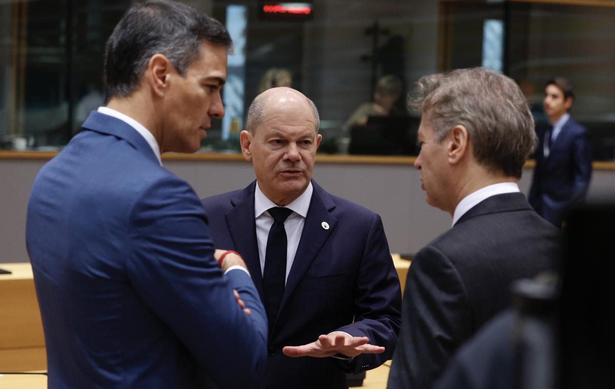 zasedanje sveta EU | Nemški kancler Olaf Scholz in slovenski premier Robert Golob sta do migracijskih centrov v tretjih državah zadržana, a številni voditelji so nad idejo navdušeni. | Foto STA