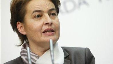 Vlada znižala plače ministrom in državnim sekretarjem