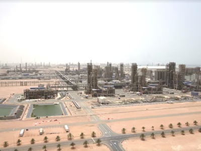 V Združenih arabskih emiratih ustavili četrto največjo rafinerijo na svetu