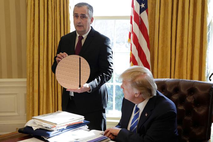 Direktor Intela Brian Krzanich (levo) in predsednik ZDA Donald Trump | Foto: Reuters