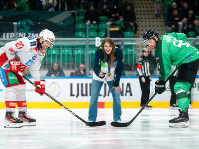 Hokejsko tekmo med Olimpijo in Celovcem so si ogledali številni znani Slovenci #foto