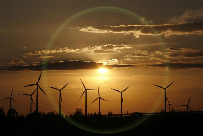 Največja težava vetrnih elektrarn je še vedno nihanje v zagotavljanju električne energije skozi leto. | Foto: Reuters