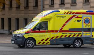 Iz državnega zbora z rešilcem odpeljali enega od poslancev