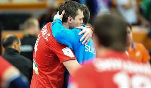 Sergej Rutenka noče igrati proti Sloveniji: Dan pred tekmo katastrofa