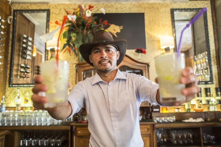 Ne caipirinha, glavna pijača v Braziliji je pivo. "V Sloveniji sem že kdaj slišal koga reči, da je prevroče, da bi pil pivo. To se v Braziliji ne more zgoditi." | Foto: Matej Leskovšek