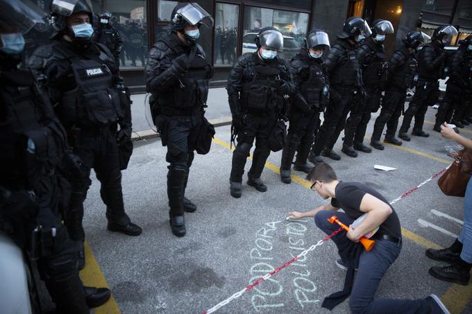 Protestniki so ponovno izražali nasprotovanje vladi in korupciji.  | Foto: Bojan Puhek