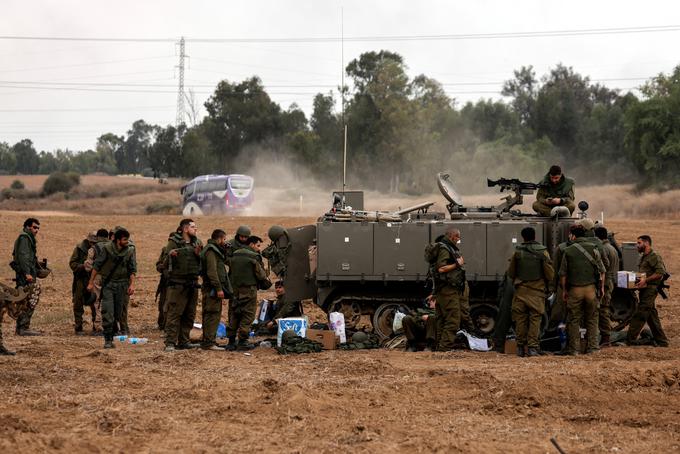 V spopadih so do zdaj med Izraelci našteli skupno več kot 700 smrtnih žrtev, še okoli 2.150 pa je bilo po najnovejših podatkih ranjenih. | Foto: Reuters