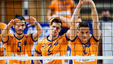 V karanteni še ena ljubljanska ekipa, težave tudi pri dekletih