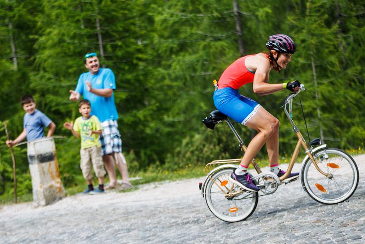 Laura Šimenc Goni Pony 2017 Laura Šimenc, nekdanja profesionalna kolesarka, ki se je lani vrnila v amaterske vode, je pometla s konkurenco. Z izposojenim ponyjem je do Vršiča potrebovala 52 minut in deset sekund. | Foto: Grega Valančič/Sportida