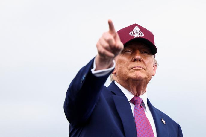 Donald Trump | Trump je t. i. vzajemne carine, ki jih je vmes še spreminjal in prelagal, uvedel s sklicevanjem na zakon o mednarodnih izrednih gospodarskih pooblastilih, po katerem je visoke trgovinske primanjkljaje razglasil za izredne razmere. | Foto Reuters