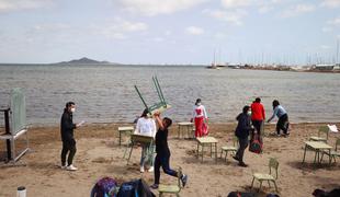 V Španiji so otroci učilnice zamenjali za pouk na plaži #video