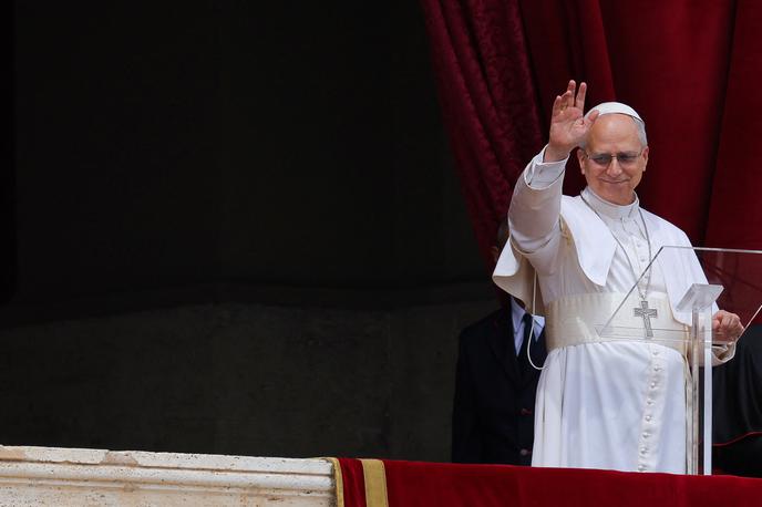 Papež Leon XIV. je imel prvi nagovor z osrednjega balkona bazilike svetega Petra. | Papež XIV. se je pridružil Instagramu z imenom pontifex. | Foto Reuters