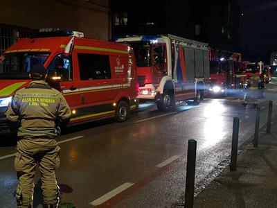 Požar v kleti bloka v Šiški: stanovalci evakuirani, poškodovanih ni
