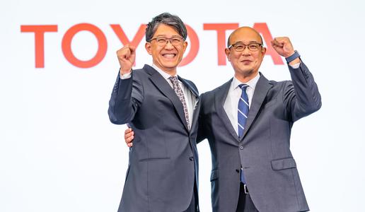 Zakaj menjajo direktorja? Prihaja zanimiv finančnik.