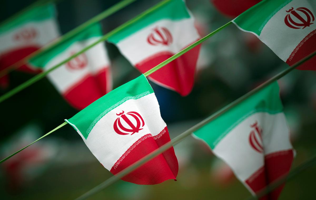 Iranska zastava | Iranska delegacija je sodišče pozvala k "izredno nujni" obravnavi primera zaradi dramatičnih posledic za njeno gospodarstvo. | Foto Reuters