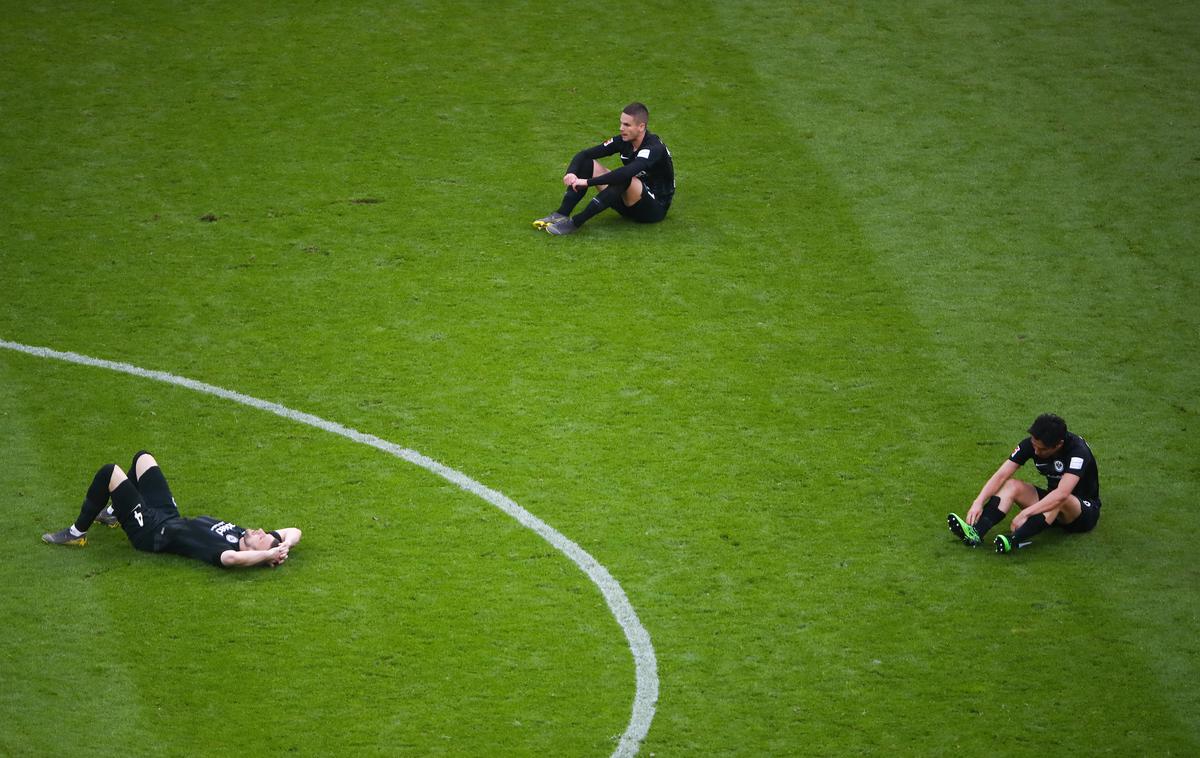 Eintracht Frankfurt | Razočaranje Eintrachta po nepričakovanem porazu proti Mainzu. | Foto Guliver/Getty Images