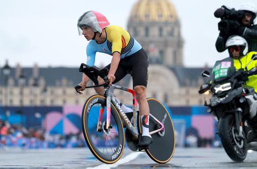 Evenepoel v kaotičnih razmerah do zlata, Ganna se je rešil pred nesrečo, težave Tratnika