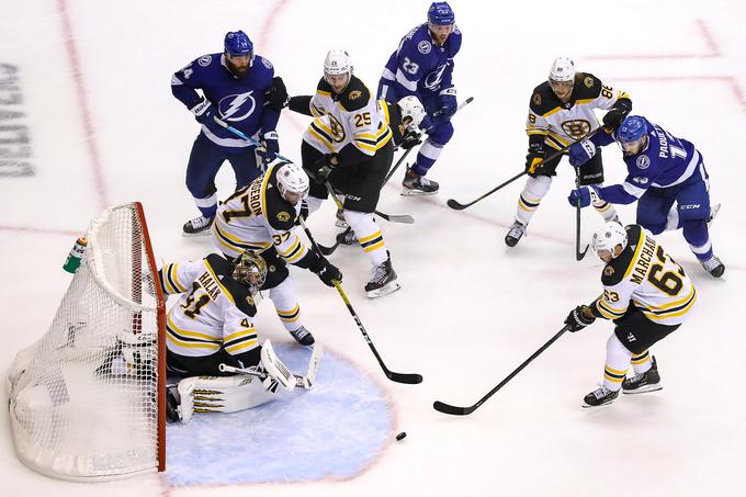 Boston Bruins so na prvi tekmi konferenčnega polfinala s 3:2 ugnali Tampa Bay Lightning. | Foto: Getty Images