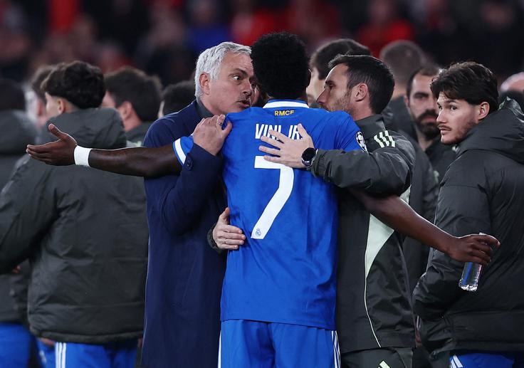 Viniciusa je skušal miriti tudi Jose Mourinho. | Foto: Reuters