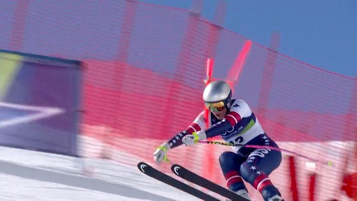 Lindsey Vonn je v zgornjem delu proge še napadala na polno – nekaj trenutkov pozneje je bilo vsega konec. Trenutek, ko se je začelo dogajanje spreminjati v nočno moro. | Foto: Reuters