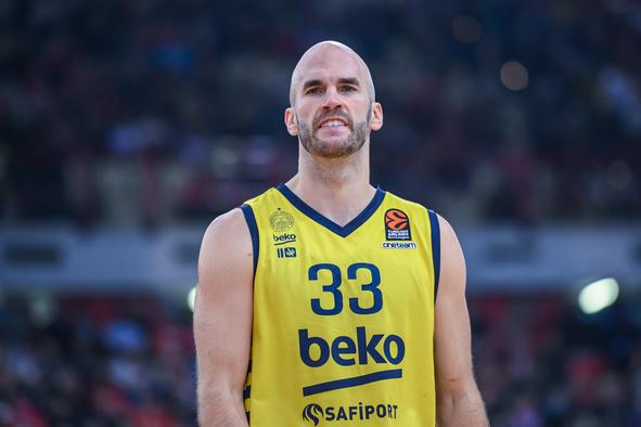 Po Realu in Olympiacosu izgubila še Fener in Efes