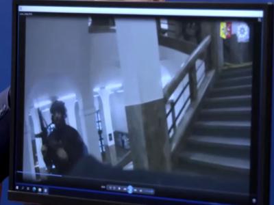 Pretresljivi posnetki policije v lovu za morilcem v Pragi #video