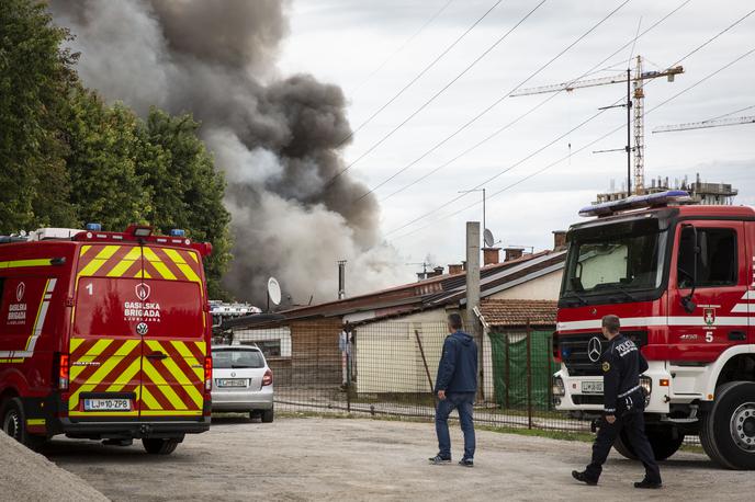 Požar v Stegnah v Ljubljani. | V požaru je nastalo za nekaj deset tisoč evrov škode. | Foto Bojan Puhek