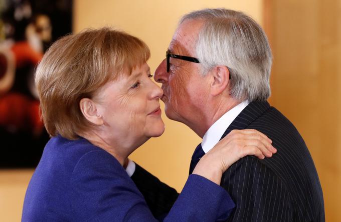 Nemška kanclerka Angela Merkel in predsednik Evropske komisije Jean-Claude Juncker na današnjem izrednem vrhu v Bruslju. | Foto: Reuters