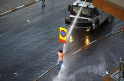 Policija z vodnimi topovi nad protestnike v Istanbulu