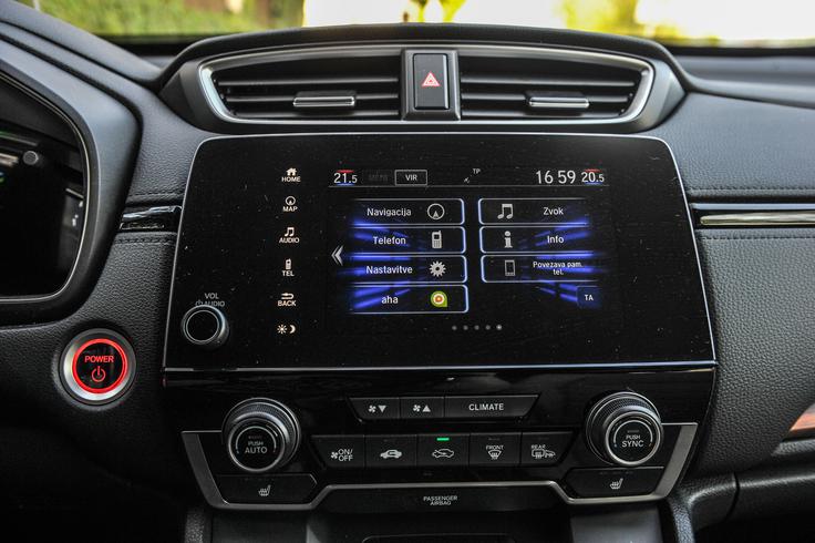 Honda CR-V hibrid Večopravilna enota je počasna in ima povsem neintuitiven dostop do nekaterih nastavitev. | Foto: Gašper Pirman