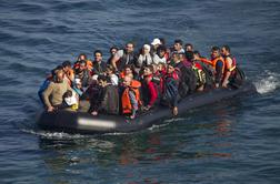 Skrajni desničarji na Lezbosu napadli čolne z begunci