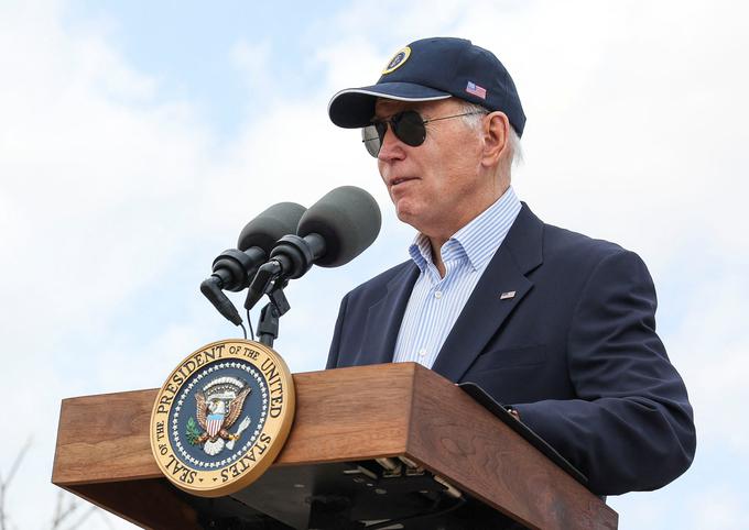 Prizorišče tega uničenja si je v petekgledal Joe Biden, ki je prebivalcem zagotovil, da jih zvezna vlada ne bo pustila na cedilu. | Foto: Reuters