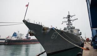 V Splitu počiva letalonosilka, v Koper priplul ameriški rušilec USS Ramage