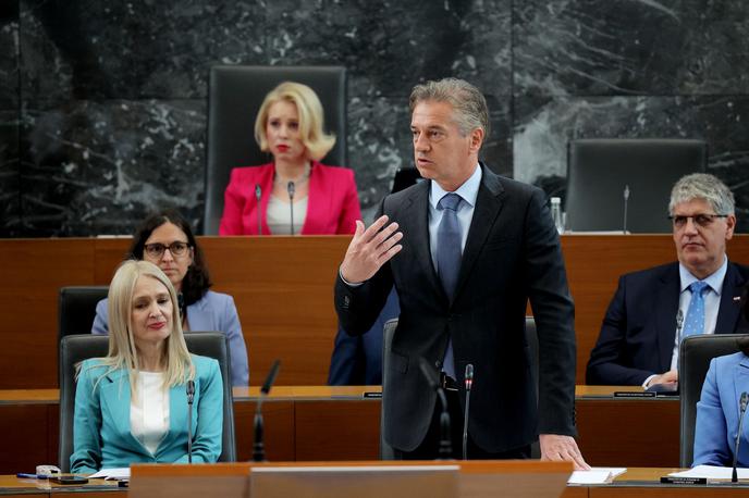 Robert Golob | Na seji DZ je predsednik vlade dr. Robert Golob odgovarjal na poslanska vprašanja in zavrnil očitke opozicije o pretiranem trošenju in slabem stanju gospodarstva. | Foto STA