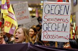 Nemška policija v zvezi z napadi na ženske na silvestrovo preiskuje okoli tisoč pritožb