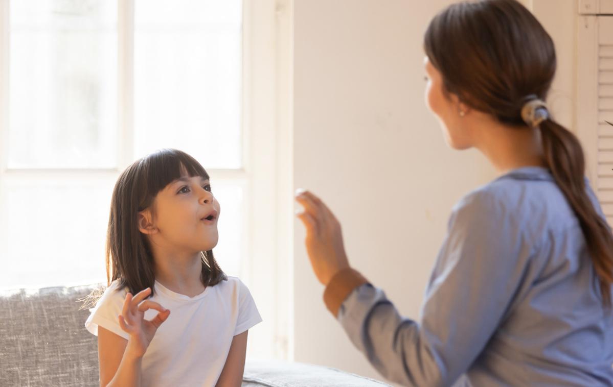 Naslovna otrok govor | Jecljanje je lahko pri otroku zgolj prehodne narave, zato ni treba nemudoma zagnati preplaha. | Foto Getty Images