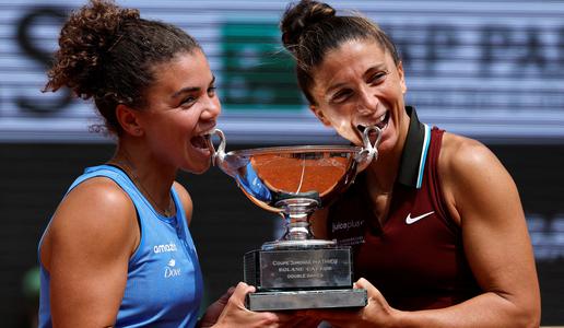 Italijanki Errani in Paolini zmagovalki dvojic na OP Francije