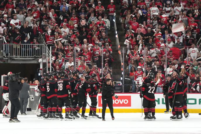 Carolina po 20 letih spet za Stanleyjev pokal