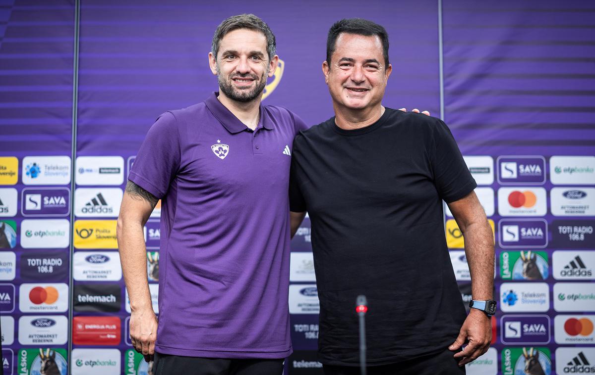 Maribor Ilicali Radomir Đalović | Prvi mož NK Maribor Acun Ilicali verjame v to, da bo Radomir Đalović popeljal Maribor do tako želenih lovorik. Črnogorec je v prejšnji sezoni na Hrvaškem z Rijeko osvojil dvojno krono! | Foto Jure Banfi