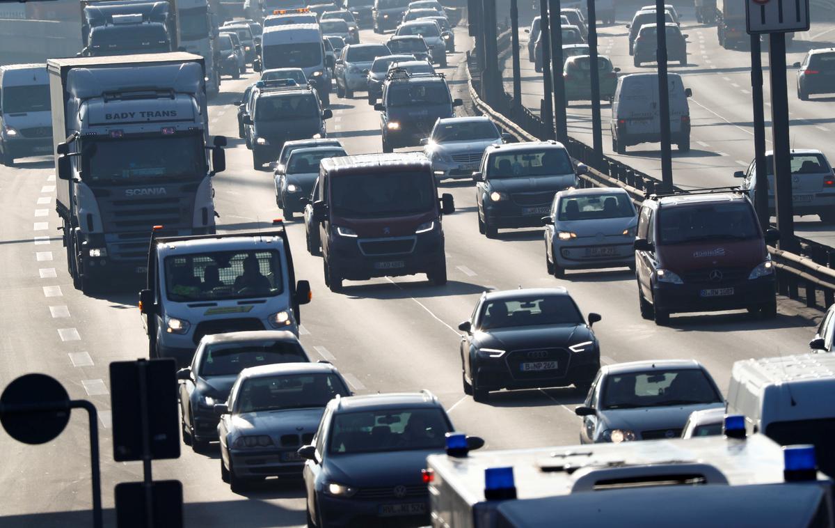 nemška avtocesta | Preiskovalci intenzivno ugotavljajo identiteto žrtve in preiskujejo vse okoliščine dogodka.  | Foto Reuters